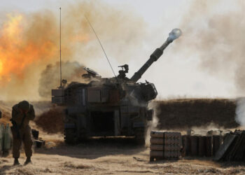 إسرائيل تقصف سوريا ولبنان ردًا على إطلاق عدد من الصواريخ و”حزب الله” يعلن إستهداف آلية عسكرية في قاعدة بيت هيلل بالصواريخ .. ونتنياهو يحذره: إذا هاجمنا فسوف يدمر لبنان بأكمله