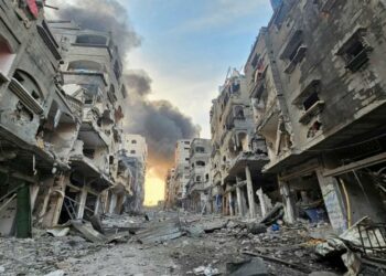 فايننشال تايمز”: الدمار شمال غزة كدمار مدن ألمانيا خلال الحرب العالمية الثانية