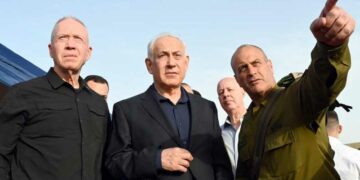 الخلافات تشتعل داخل إسرائيل.. نتنياهو لا يثق بوزراء حكومته ويمنع رئيس “الموساد” من لقاء وزير جيشه ويٌغلف الإجتماعات المخصصة لمناقشة قضية الأسرى بغزة بالسرية الكاملة