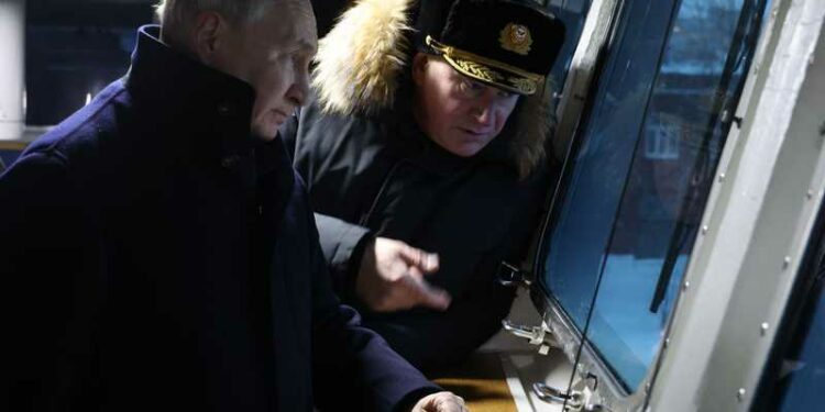 الرئيس الروسي بوتين يدشّن غواصتين نوويتين جديدتين