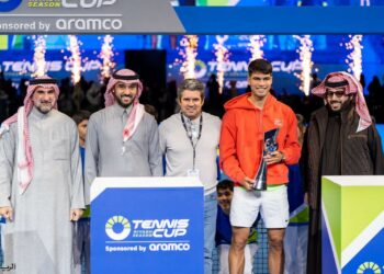 كارلوس ألكاراز يتوج بكأس “موسم الرياض”