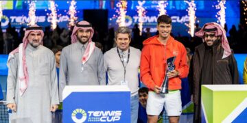 كارلوس ألكاراز يتوج بكأس “موسم الرياض”