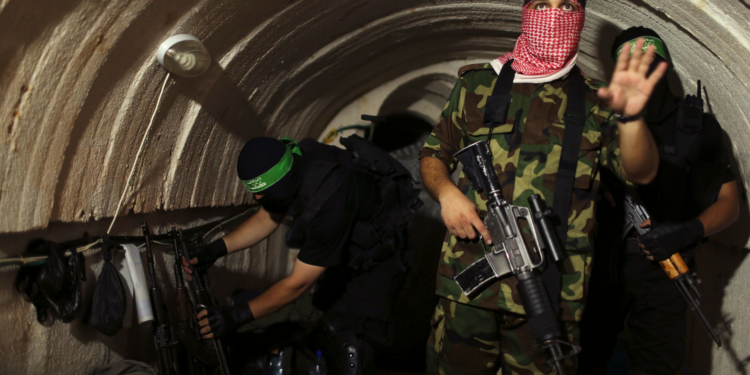 مصدر في المقاومة: الأنفاق حصينة وسيناريو إغراقها قديم وجاهزون لـ”السباحة فوق الأرض”