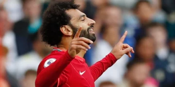 صلاح يتوج بجائزة “أفضل لاعب”