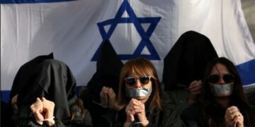 إسرائيل تستعد لصفقة تبادل جديدة مع “حماس” ورئيس الموساد سيلتقي رئيس الوزراء القطري لمناقشة إستئناف المفاوضات