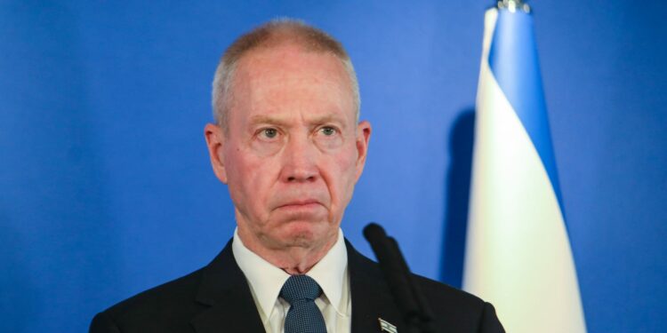 وزير الحرب الإسرائيلي: إسرائيل لا تنوي البقاء بشكل دائم في قطاع غزة ومنفتحة على مناقشة البدائل بشأن من سيسيطر على القطاع