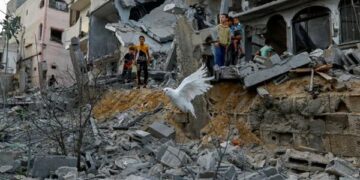 فريق من الموساد في قطر لعقد مباحثات حول هدنة أخرى في غزة.. المحادثات ركزت على إحتمال إطلاق سراح فئات جديدة من الرهائن الإسرائيليين