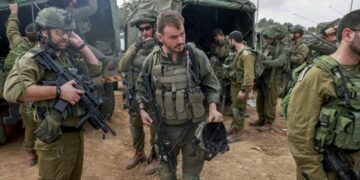 إسرائيل تتوقع مرحلة جديدة صعبة في غزة وتتمسك بأهدافها.. والأمم المتحدة تؤكد إنه “من المستحيل” إنشاء “مناطق آمنة” في القطاع