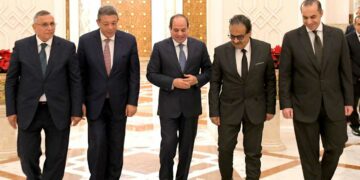 الرئيس السيسي يستقبل منافسيه في الإنتخابات الرئاسية بقصر الإتحادية ويقدّر أدائهم السياسي