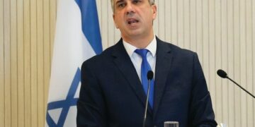 إسرائيل تتحدى واشنطن غداة إنتقاد بايدن الحاد ومطالبته بتغيير الحكومة اليمينية : سنواصل الحرب على غزة بدعم دولي أو بدونه.. وتقر بوجود خلافات مع واشنطن.. ونتنياهو لقائد عسكري بغزة: إستمروا حتى آخر جندي لتدمير “حماس”