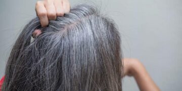 الشيب المبكر: الأسباب والعوامل المؤثرة