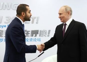 الرئيس الروسي بوتين يلتقي بولي عهد سلطنة عمان خلال منتدى ” روسيا تنادي ” ويدعو سلطان عمان لزيارة روسيا