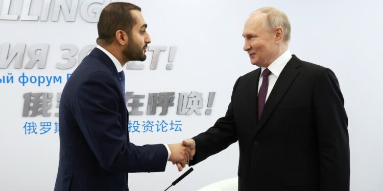 الرئيس الروسي بوتين يلتقي بولي عهد سلطنة عمان خلال منتدى ” روسيا تنادي ” ويدعو سلطان عمان لزيارة روسيا