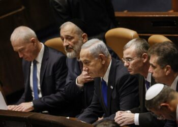 الضغوط تشتد على نتنياهو.. بن غفير يدعو لحل “مجلس الحرب” ورئيس الكنيست السابق يؤكد أن رئيس الحكومة خطر على إسرائيل ويجب أن يرحل بدون إنتخابات.. ومكتب حقوق الإنسان للأمم المتحدة يتهم الإحتلال بإغتيال فلسطينيين تعسفا