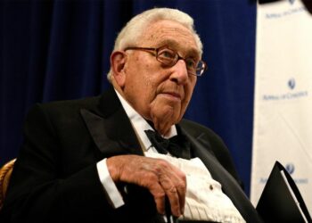 رحيل عملاق الدبلوماسية الأمريكية هنري كيسنجر عن عمر يناهز 100 عاما