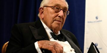 رحيل عملاق الدبلوماسية الأمريكية هنري كيسنجر عن عمر يناهز 100 عاما