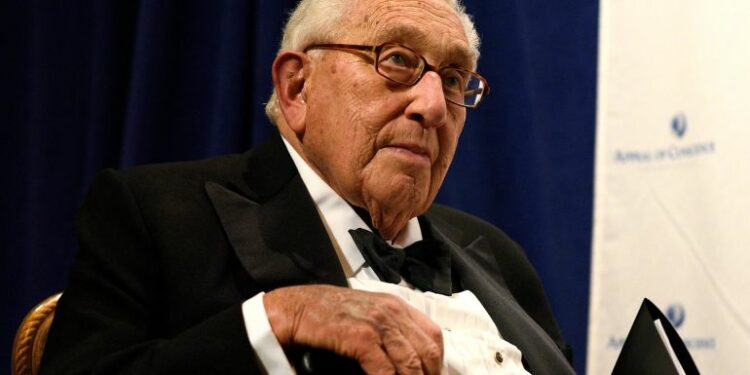 رحيل عملاق الدبلوماسية الأمريكية هنري كيسنجر عن عمر يناهز 100 عاما