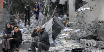 أكثر من مئة شهيد ومئات الإصابات بقصف إسرائيلي مُكثّف بعد إنتهاء الهدنة.. “القسام” تستهدف تل أبيب بوابل من الصواريخ.. والجيش الإسرائيلي يُصدر خريطة لمناطق يطلب إخلاءها في القطاع