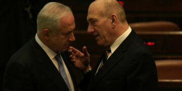 أولمرت: تدمير “حماس” لن يتحقق حتى لو عُثر على السنوار والضيف ونتنياهو يخوض حربا لأجل مستقبله الشخصي.. ووقف الأعمال العدائية سيفرض علينا من قبل أقرب حلفائنا ولن يستطيعوا بعد الآن تحمل ثمن دعمنا