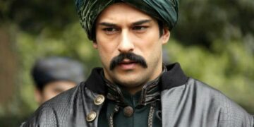 بوراك أوزجفيت يرفع راية الدعم لغزة أثناء تتويجه بلقب “رجل العام ” ويندد بجرائم إسرائيل