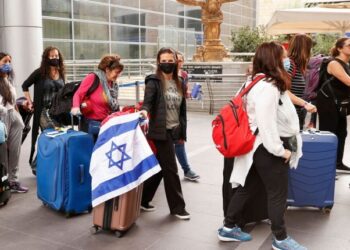 370 ألف إسرائيلي غادروا البلاد منذ بداية الحرب