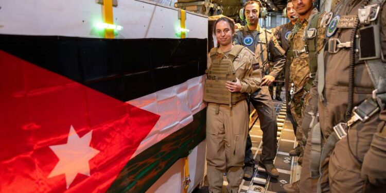 الأميرة سلمى تشارك في إنزال جوي خامس لمواد طبية عاجلة أردنية في شمال غزة