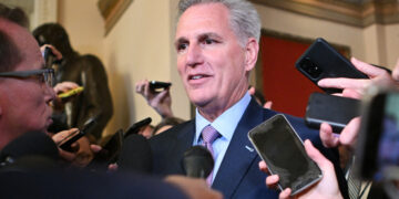 مكارثي يغادر الكونجرس.. وآمال الحزب الجمهوري في الإحتفاظ بالأغلبية في مهب الريح