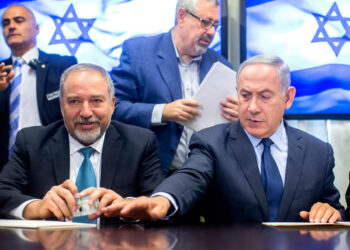 يديعوت أحرونوت: حكومة نتنياهو مسؤولة عن ما آلت إليه الأمور على مستوى الثقافات حول العالم والحرب التي تواجها إسرائيل