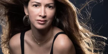 تجريد صحافية مغربية – فرنسية من جائزة بسبب منشور يشبّه قصف إسرائيل لغزة بالهولوكوست