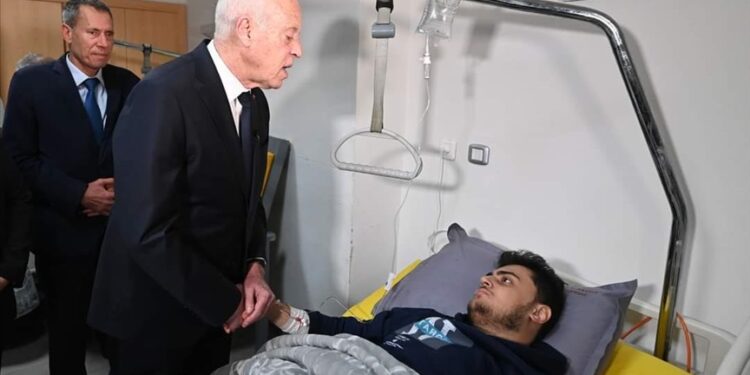بعد إستقبال تونس 20 جريحا فلسطينيا لتلقي العلاج.. الرئيس التونسي: الإنسانية بدأت تعي أن الوضع الحالي في غزة لا يجب أن يستمر