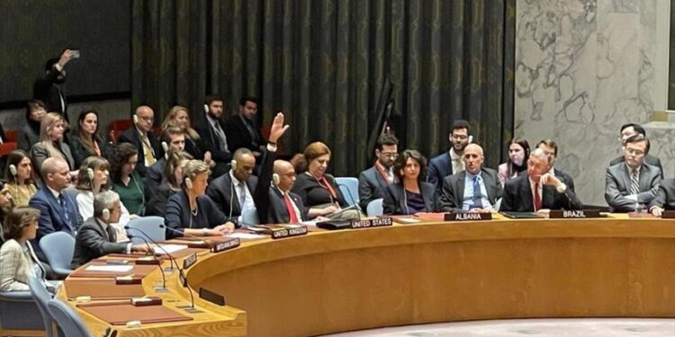 إنتقاد عربي وإسلامي للفيتو الأمريكي “الرافض” لوقف حرب غزة وإعتباره “وصمة عار” و”إهانة مخزية للمعايير الإنسانية”.. وإيران تحذر من “إنفجار” إقليمي