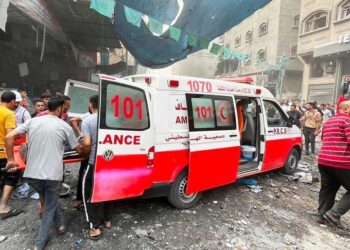 الهلال الأحمر الفلسطيني يعلن إنقطاع الإتصال مع طواقمه بغزة