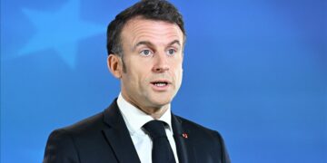ماكرون يتعهّد إعتماد “مسار جديد” للعام 2024 بعد إقرار قانون الهجرة المثير للجدل