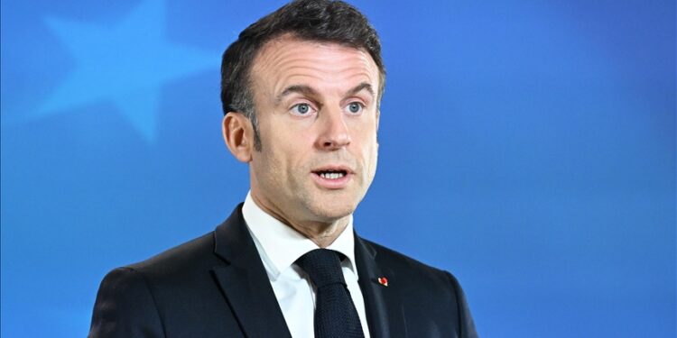 ماكرون يتعهّد إعتماد “مسار جديد” للعام 2024 بعد إقرار قانون الهجرة المثير للجدل