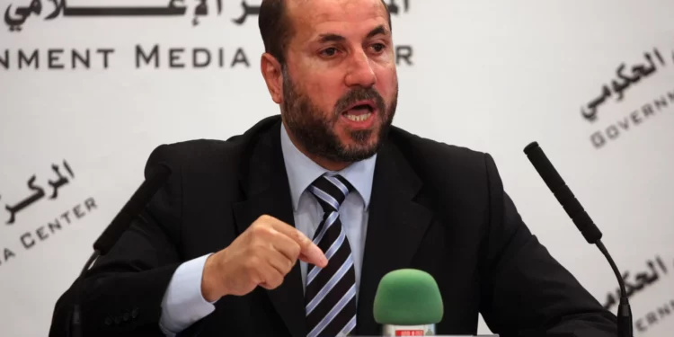 مستشار لعباس: الرئيس أدان حماس بكل مكالمة وإجتماع عقده مع قادة العالم