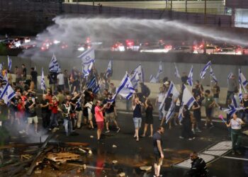 هآرتس للمستوطنين: استعدّوا لـ”حرب أهلية”