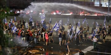 هآرتس للمستوطنين: استعدّوا لـ”حرب أهلية”