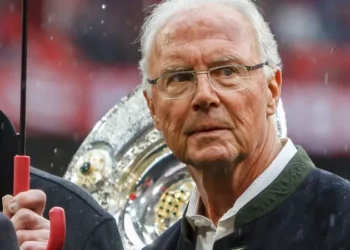 وفاة أسطورة الكرة الألمانية فرانز بيكنباور عن 78 عاما