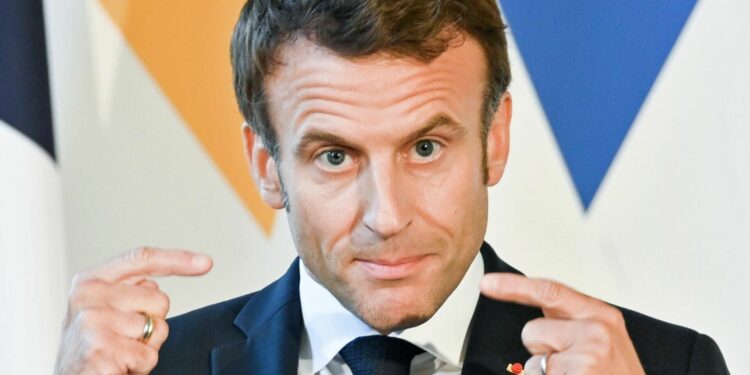 ماكرون يطلب من أعضاء الحكومة الجديدة تحقيق “نتائج”