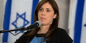 عريضة بريطانية لطرد السفيرة الإسرائيلية تكتسب زخما