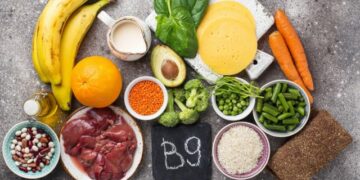 تأثير الغذاء على الخصوبة .. أطعمة تعزز الإنجاب لدى النساء والرجال