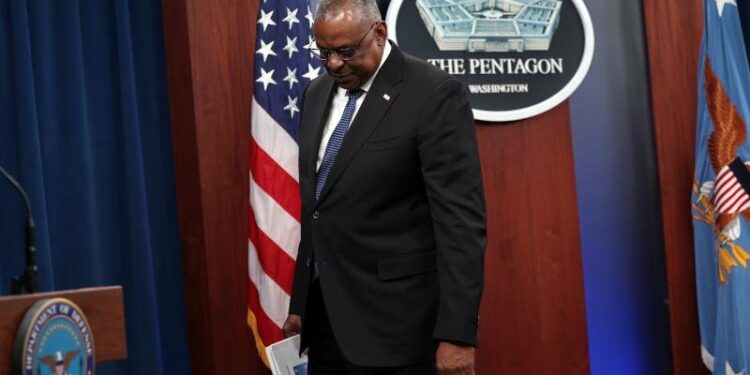 “تلغراف”: ضغوط على بايدن لإقالة وزير الدفاع لويد أوستن