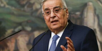 لبنان يرحب بوساطة أمريكية لخفض التصعيد مع إسرائيل وإعادة الهدوء والإستقرار إلى جنوب البلاد.. “حزب الله” يعلن إستهداف مواقع وتجمعات إسرائيلية قبالة الحدود الجنوبية