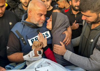 وائل الدحدوح ناعيا نجله الصحفي حمزة: “كان روح الروح ومستمرون بالعمل”