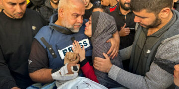 وائل الدحدوح ناعيا نجله الصحفي حمزة: “كان روح الروح ومستمرون بالعمل”