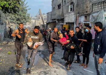 مفوض حقوق الإنسان يبدي “قلقا شديدا” حيال خطط مسؤولين إسرائيليين بشأن ترحيل الفلسطينيين من القطاع ويشدد على أن القانون الدولي يحظر ذلك