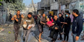 مفوض حقوق الإنسان يبدي “قلقا شديدا” حيال خطط مسؤولين إسرائيليين بشأن ترحيل الفلسطينيين من القطاع ويشدد على أن القانون الدولي يحظر ذلك