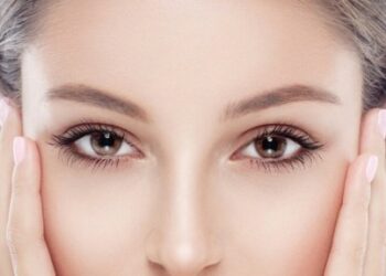 ترهل الجفون: أسبابه وعلاجه الطبيعي