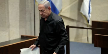 “إيكونومست”: نتنياهو يفسد الحرب.. يجب أن يرحل !!