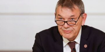 وزير الخارجية الإسرائيلي يطالب بإستقالة المفوض العام للأونروا